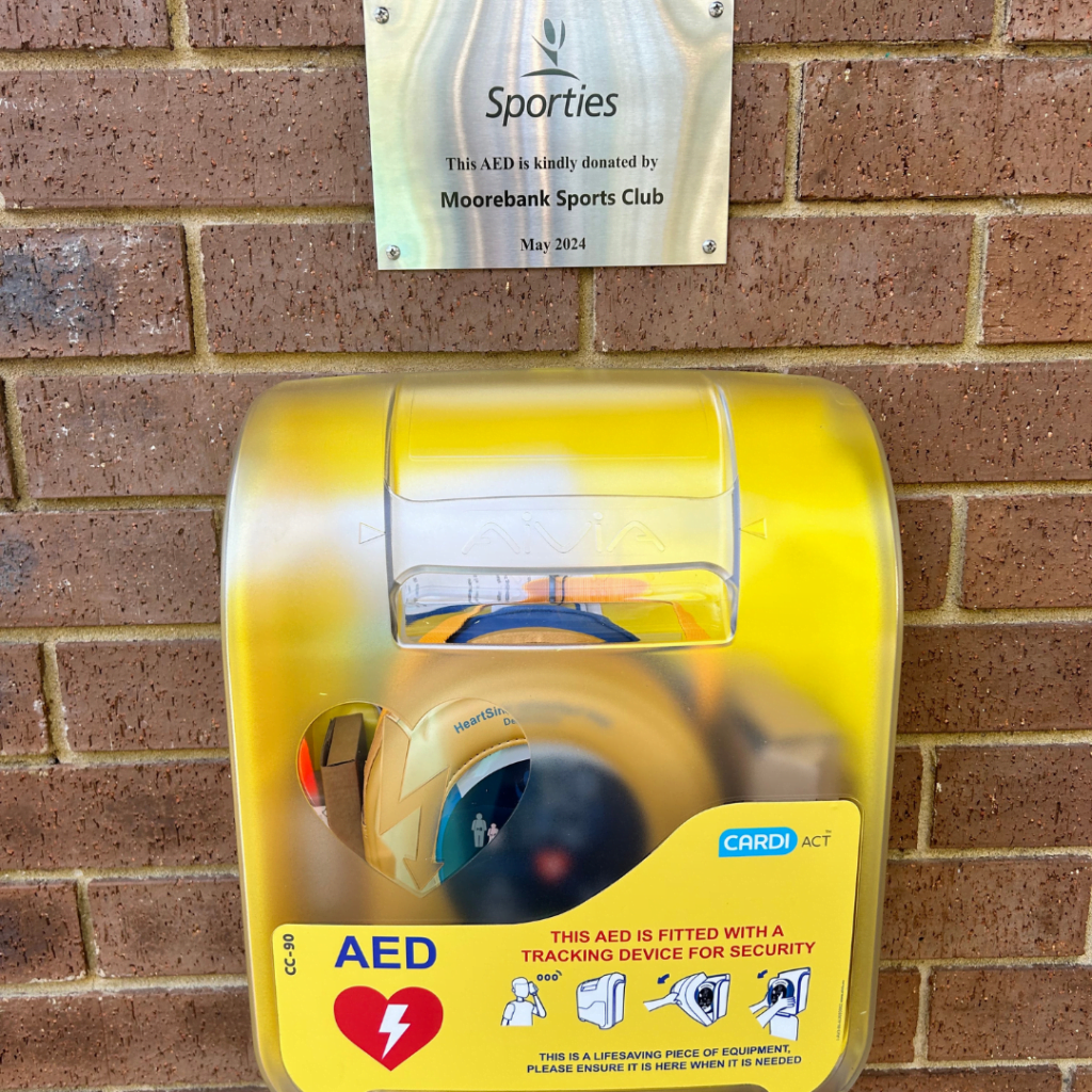 Defib Point Sporties Unveils Life Saving Defib For Sandy Point - Sporties